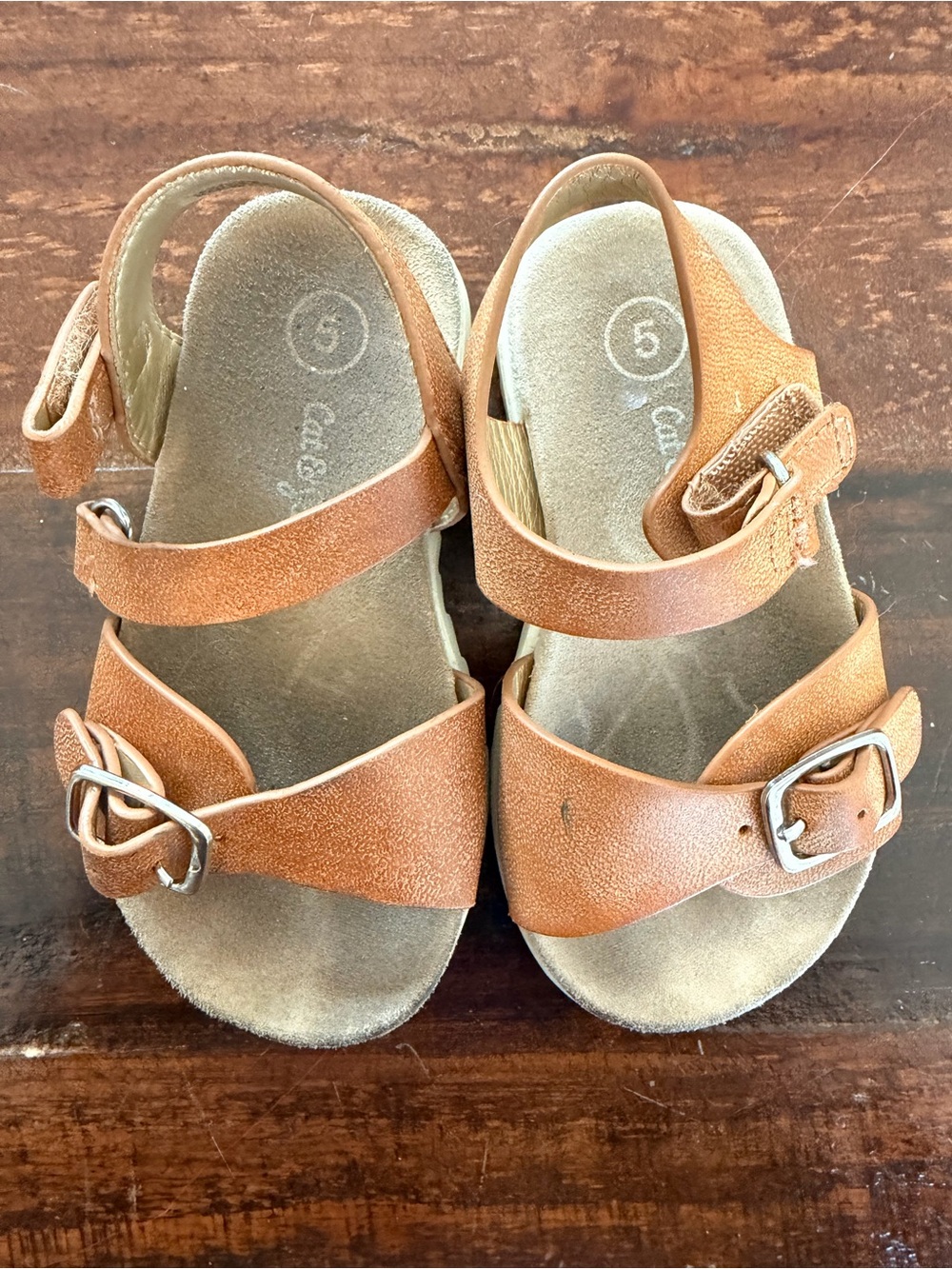 👚CLOSET CLEAN OUT SALE👖Kids Brown Leather-Style Buckle Sandals - Size 5